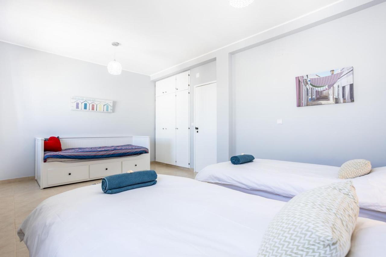 Newly Renovated 2 Bedroom Townhouse - Close To Salema Beach 外观 照片
