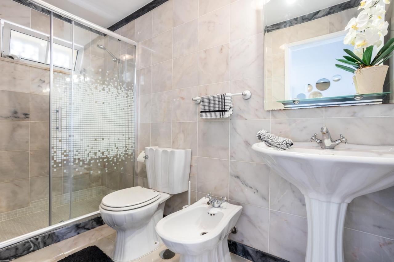 Newly Renovated 2 Bedroom Townhouse - Close To Salema Beach 外观 照片